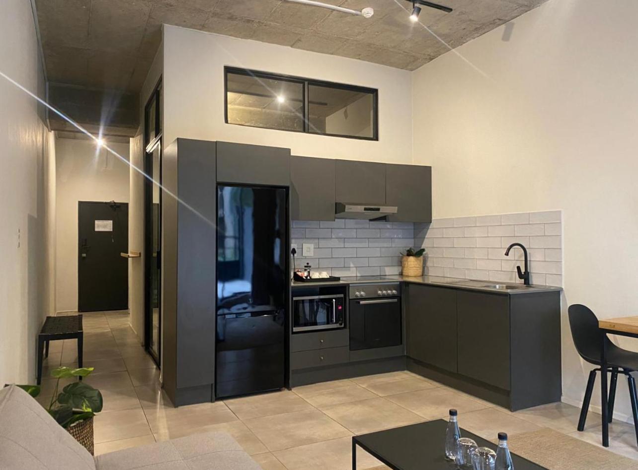 Spacious One-Bedroom Apartment In Sandton Johannesburgo Exterior foto